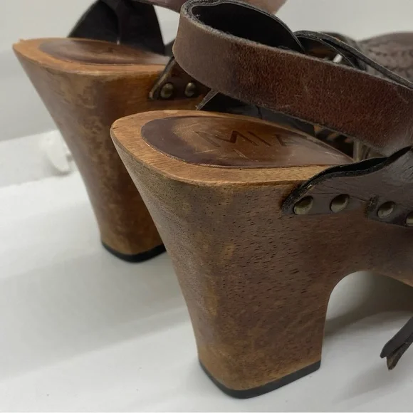 MIA Leather and Wood Woven Clogs-VINTAGE 90s (SIZE 8) - Picture 11 of 11